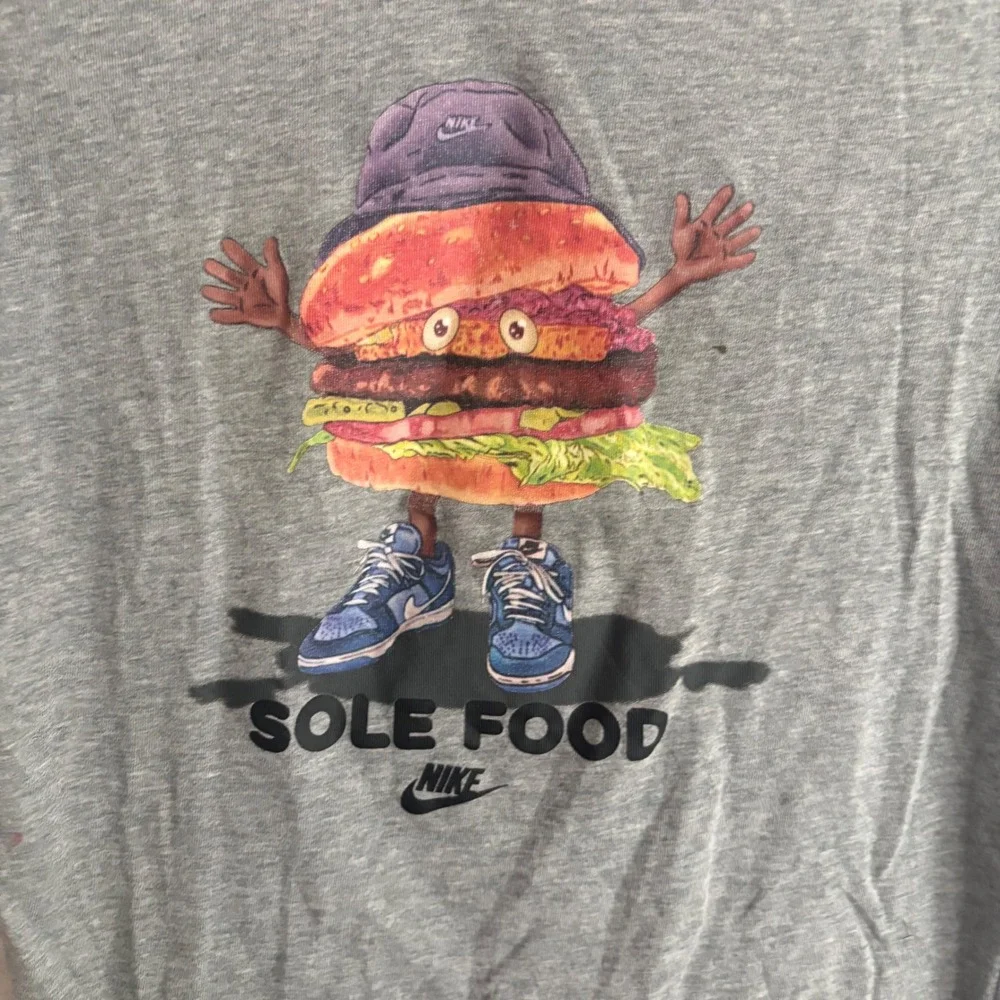 Nike Sole Food Burger Graphic T-Shirt Heather Gray Medium Short Sleeve Cotton